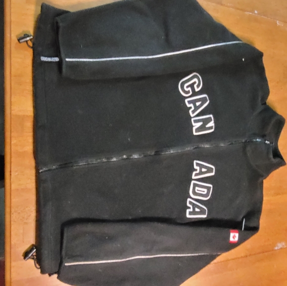 Zip up Canada Sweater - Picture 6 of 6